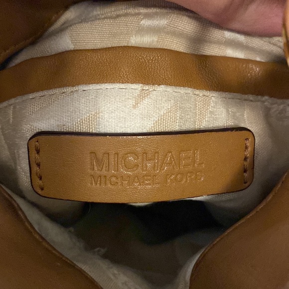 Micheal Kors crossbody bag - Picture 5 of 7